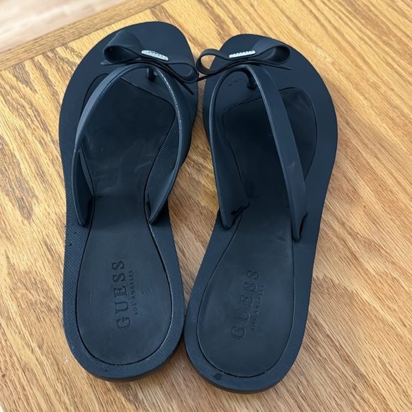 Guess flip flops - Picture 2 of 3